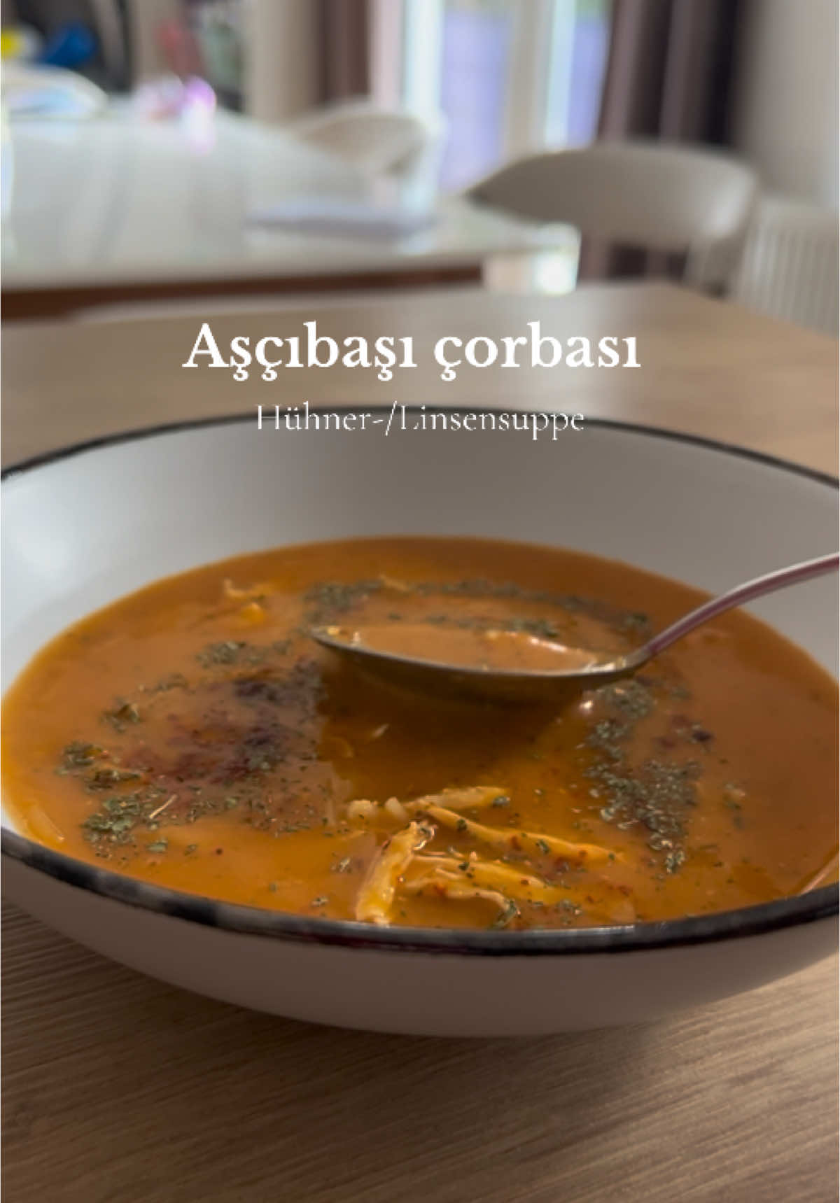 Aşcıbaşı çorbası 🥣 Hühner-/Linsensuppe  Zutaten:  1 Hähnchenbrust 1,2L Wasser zum kochen Salz  1 EL Olivenöl  1 EL Butter  1 Zwiebel  2 EL Tomatebmark  1 EL Mehl  120g rote Linsen  Zusätzlich 0,5L Wasser  Salz, Pfeffer, Chiliflocken  Paprikapulver  80g Suppennudel  Hähnchenbrust klein gerupft  #Ramadan #ramadanfood #soup #goodsoup #suppenrezept #Foodie 