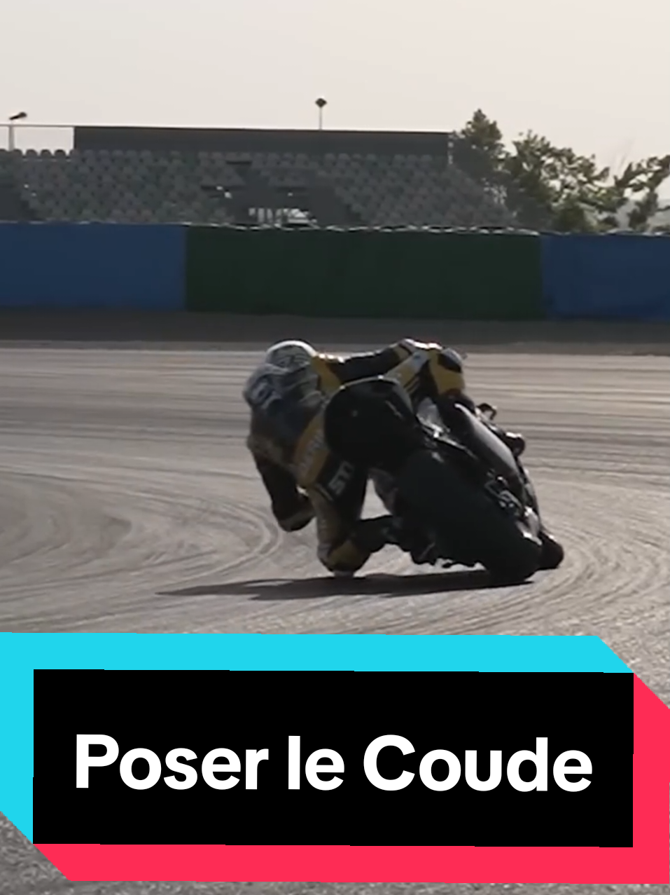 Tuto Comment Poser le Coude en moto #moto #bikelife #wheeling #weeling #poserlecoude 