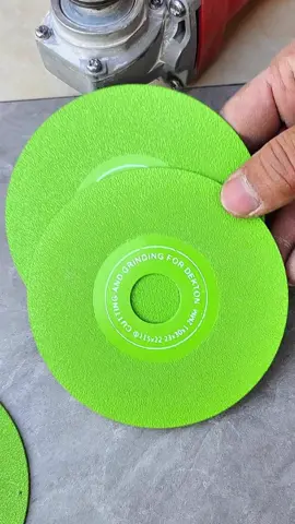 Do you want to know why all the tiles pasted by the master are so beautiful? The secret is in this saw blade!#diamond #cutting #saw #blades #alat #hardware #handtools #tool #grinding 