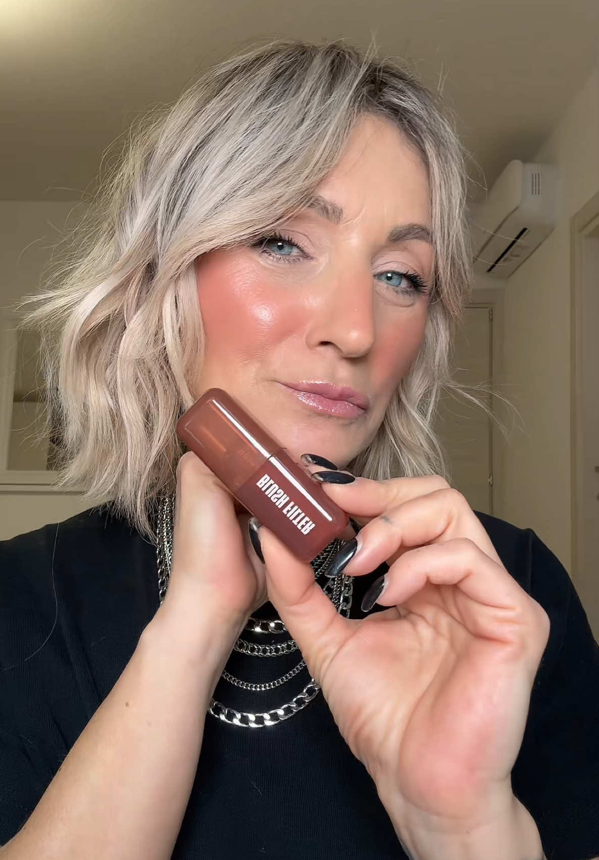 BLUSH FILTER - LATTE - di @Huda Beauty @Huda  ✨SUBBITO SUBBITO tra i miei prodotti PREFERITI✨ #giftedb #blushfilter #blonzing #hudabeauty #blush #makeup  #over40 #beautifull 