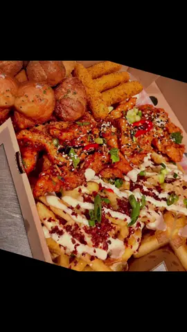 We are back open after a week off! This weeks specials are the Honey Chilli Munchie Box, Honey Chilli Chicken Burger & the Spicy Italian Sausage Gnocchi!! 😋🐷🐷🐷#threelittlepigs #falkirk #fyp #foodies 