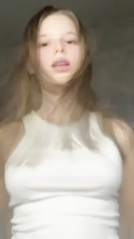 я удивилась, что там пошёл снег схпхпхп🗿