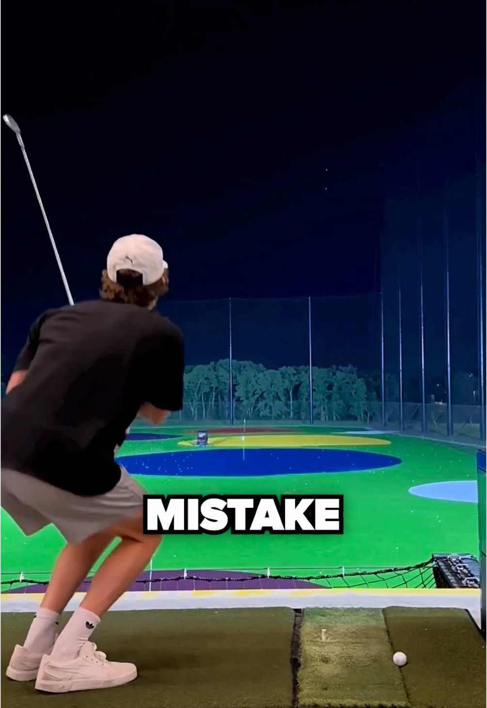 He pulled off the most INSANE golf trick shot ⛳️🤯 - (🎥: kg_par/IG, qfit5600/IG) - #golf #trickshot #topgolf #golftok #trickshots 