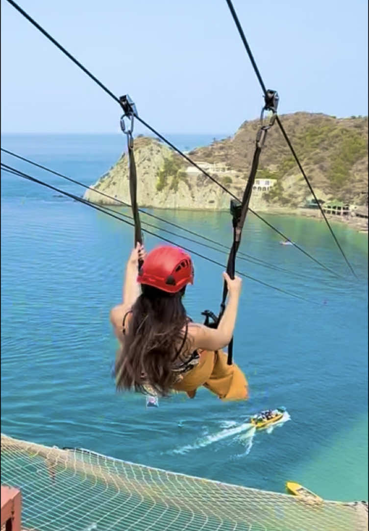 Esperamos que en tu lista de cosas por hacer este año se encuentre lanzarte de Canopy😎 ¿Cuándo lo haces realidad?🧡 #Canopy #SantaMarta #Colombia #zipline #aventura #fyp 