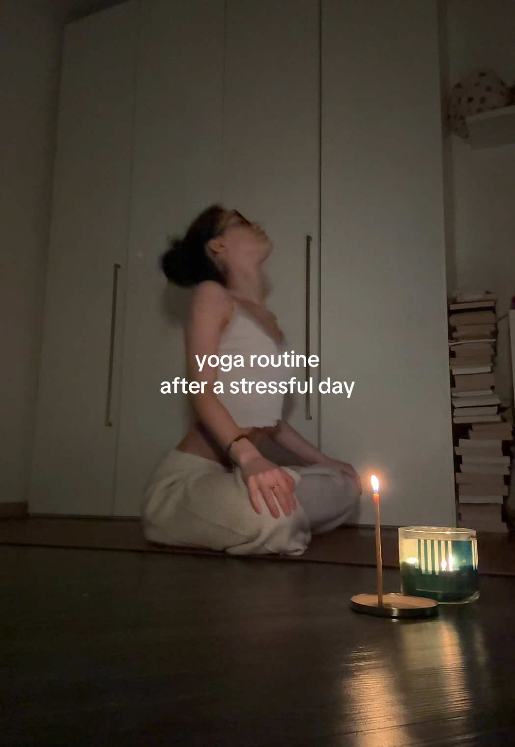 yoga, this song, some candle.. what a mood 🫣🤍 i love doing some yoga before bed, it helps me a lot to have a better night of rest 🛌  #yogaflow #nightroutine #stretching #beforebed #stretchingroutine #yogapose 
