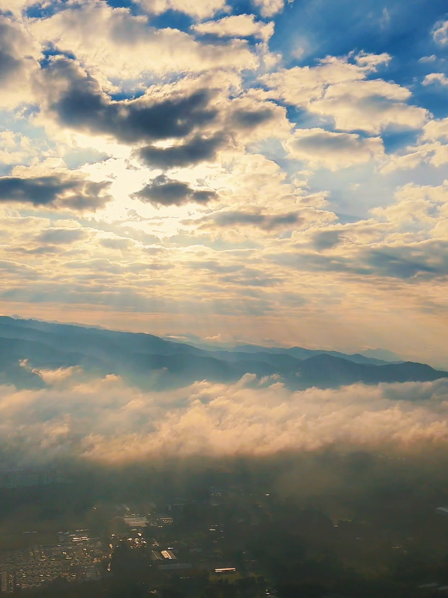 🎨 👨‍🎨  🌥  #sol #nubes #rayosdesol #fyp #paisaje #naturaleza #parati #paisajesnaturales #guatemala #travel  #vista #mirador #montañas #montaña 