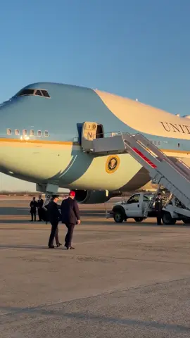 #ข่าวtiktok #President #Trump #สหรัฐอเมริกา #ประธานาธิบดีสหรัฐ #ทรัมป์ President #DonaldTrump arrives at Air Force One en route to Palm Beach, FL 🇺🇸 