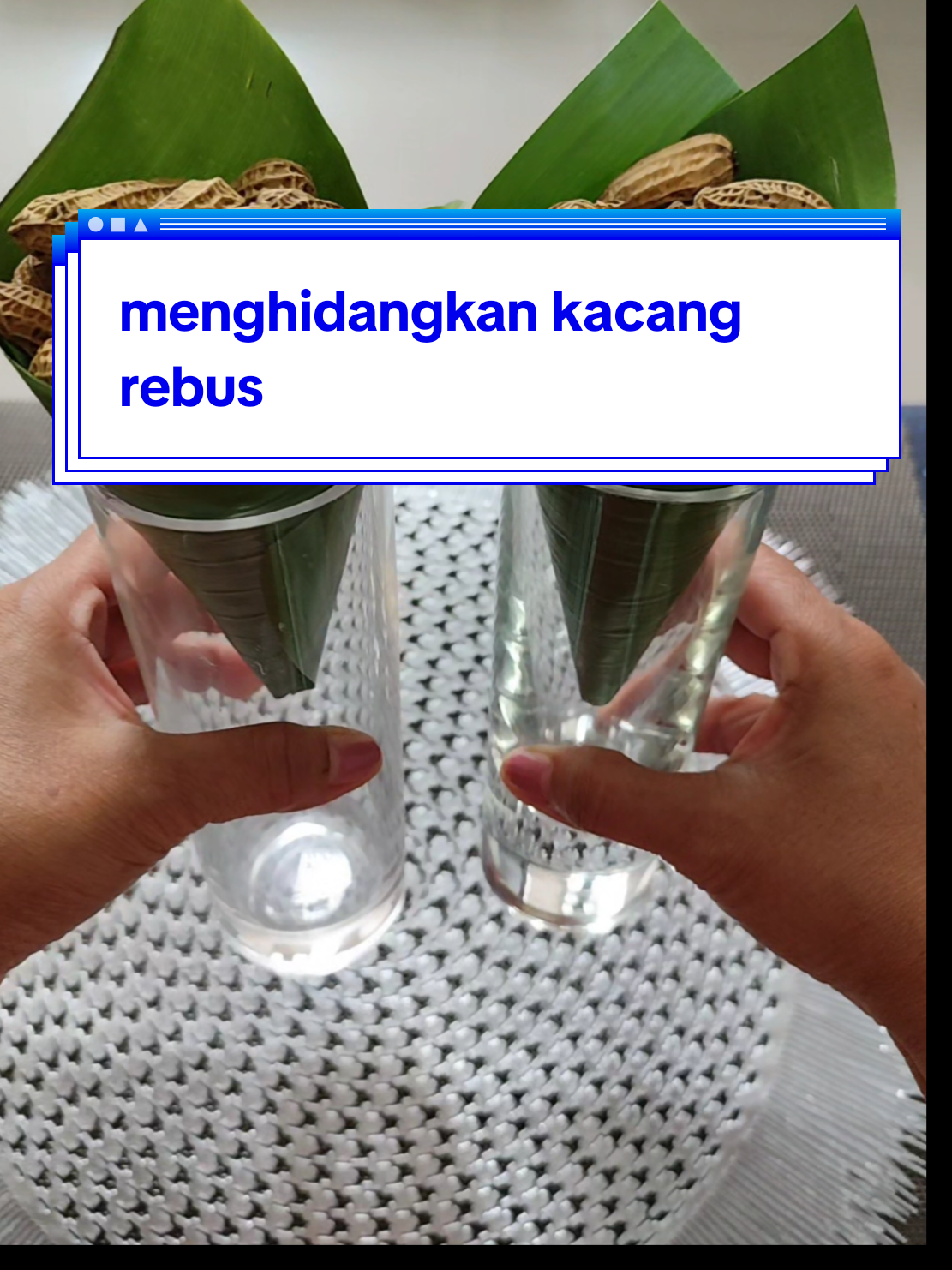 menghidangkan kacang rebus dengan cara yang berbeda  #bukat  #kreasi  #daunpisang  #caramenghidangkan 