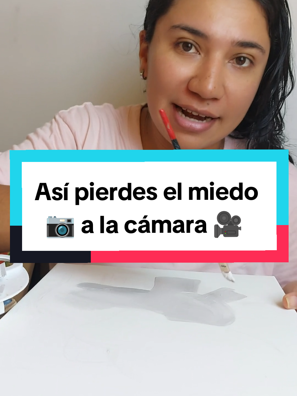 Crear contenido puede dar vergüenza, pena o miedo, pero ninguno de las 3 situaciones facturan. Cómo vencer el miedo a la cámara. Pena salir en cámara. Pena salir en redes sociales. superar la vergüenza de hacer videos. Emprender en redes sociales. Como grabar mis TikTok #crearcontenido #tiktoktips  #emprendedores #crecerentiktok  #contentcreator #videostiktok #ideasdecontenido  #fercastillamarketing 