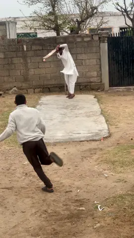 New challenger next kn khaily ga ye swing? #cricketreels #tiktok #swing #cricketlove #babrazam #viraltiktok #waseemakram #foryoupage #aizazcheema #viratkohli #cricketworldcup #pakistanzindabad 