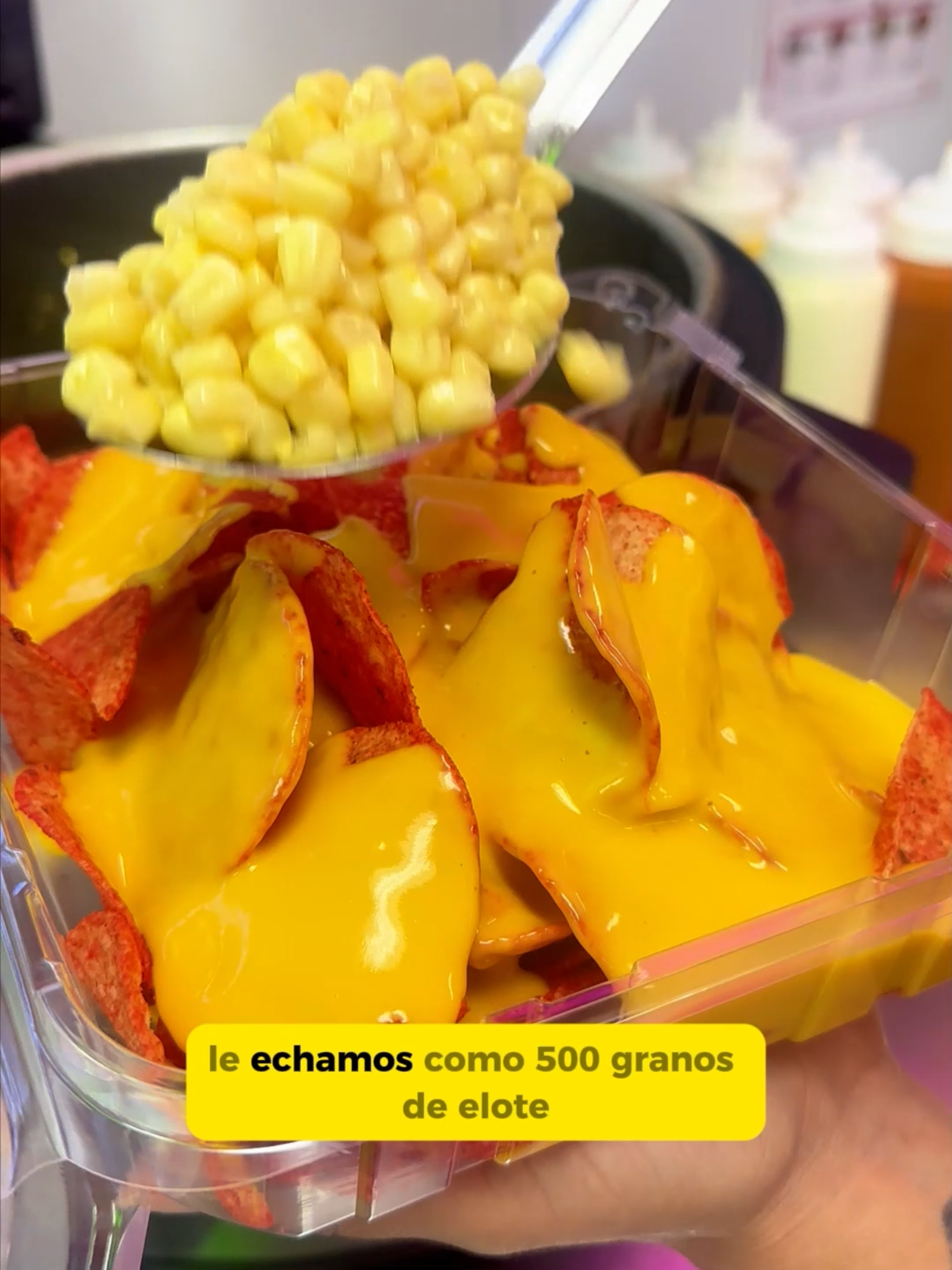 💪 Dicen que la motivación para hacer ejercicio está en la mente… pero yo la encontré en unos tosti esquites Flamin’ Hot con queso para nachos. 😏🔥 Con la cantidad exacta de quinientos granos de elote, treinta litros de mayonesa, cuatrocientas cincuenta y seis partículas de queso seco y cinco mil partículas de chile en polvo, esto más que un snack es un entrenamiento de resistencia. 🤤😂 💬 ¿Tú también aplicarías esta técnica motivacional? Déjala en los comentarios. 👇 #tostilocos #antojos #queso #tostiesquites #esquites #chamoy #lamichoacanaplus