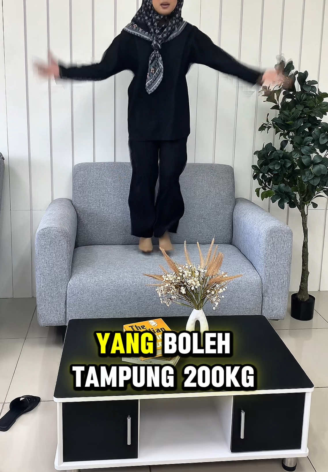 Rumah korang tak ada sofa lagi ??? nak cari sofa yang Ngam Ngam untuk ruangan tamu, boleh grab kita punya sofa Oskar ni dekat dalam beg kuning untuk harga jangan risau harga kita bagi berpatutan. #sofa #sofabajet #sofamurah #sofa2seater #sofaoska ##sofaraya #sofa 