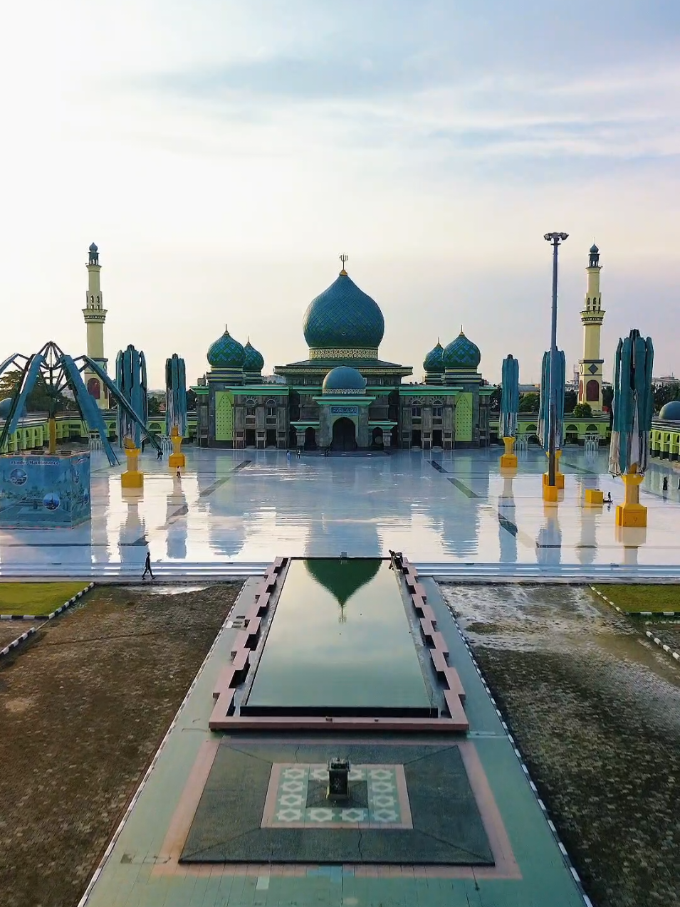 Suatu hari diujung Sya'ban. Saatnya restart hati dan pikiran. Saatnya kalibrasi iman, perkuat akidah, mantapkan tauhid.  Selamat menunaikan ibadah puasa Ramadhan 1446 H.  Mohon maaf lahir & batin.  #ramadhan #islamic #puasa #pekanbaru #riau #masjid #annur #aesthetic #cinematic #fyp #drone #dronevideo #dji #mavicmini 