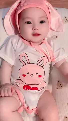 1 chiếc em bé xinh xắn 🥰🥰🥰#cute #baby #fyp #babylove #xinvia #embe #embedangyeu #xuhuongtiktok 