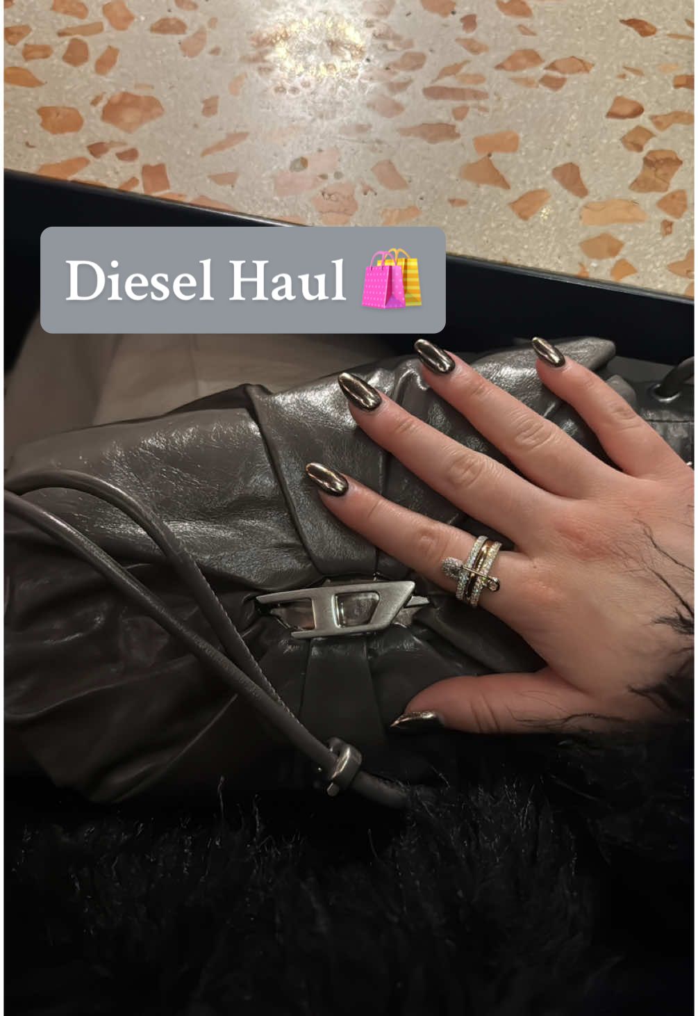 Unbox my new @Diesel scrunch bag 🛍️ #haultok #diesel #bag #pursetok #milanfashionweek 