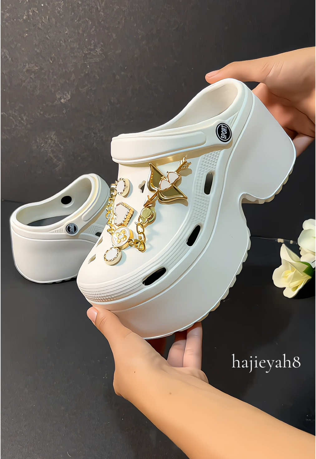 sino pa ba ang kukulangin sa height? 😩 #crocsforwomen  #newcrocs2025  #crocswithdesigns  #highwedgecrocs  #9cmcrocsforwomen 