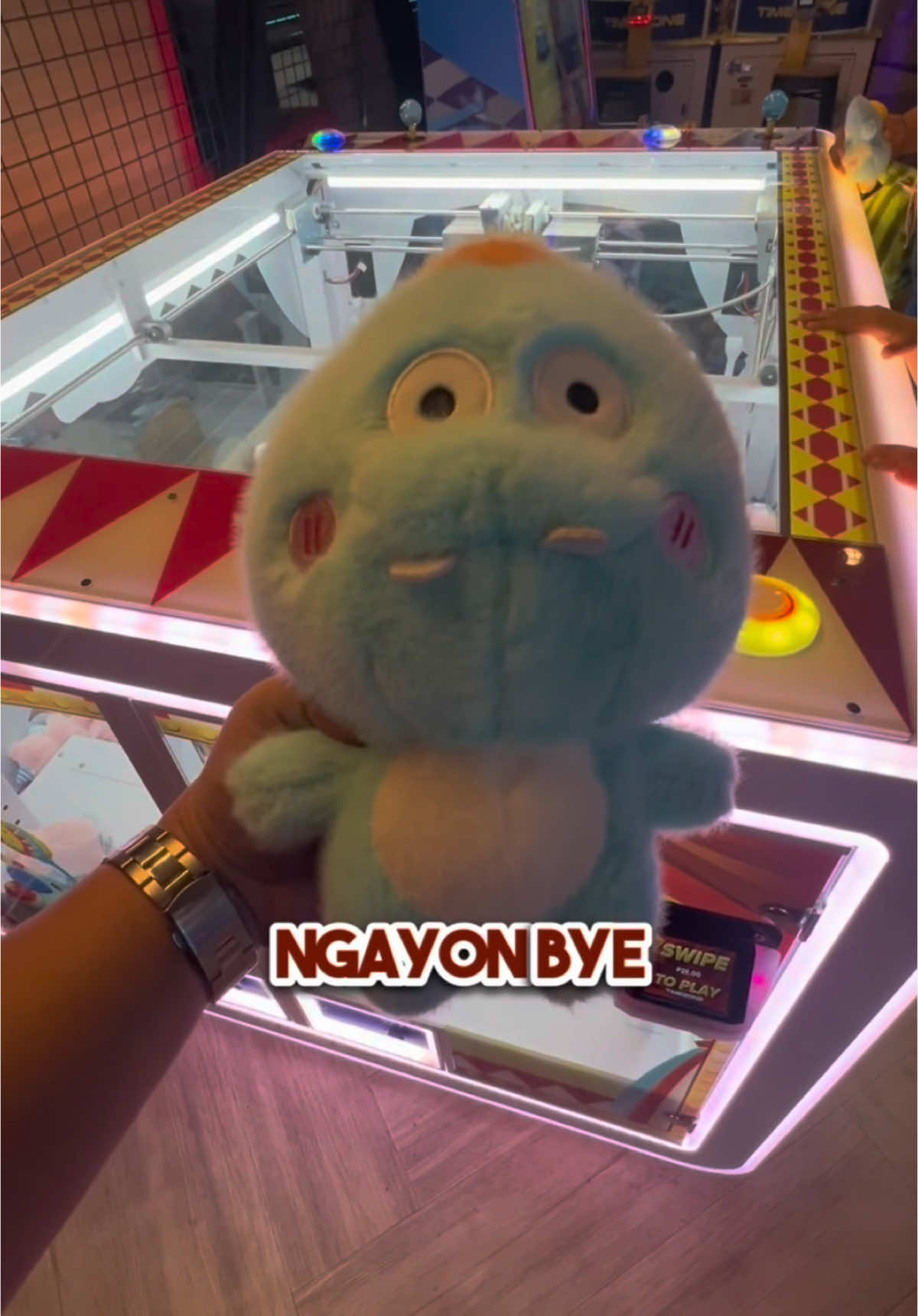 Mabilisang kwento… 🤪 ikaw kelan kapa nagstart maglaro sa claw machine? Kwento mo sa comment section yan! #fypシ #foryoupage #POV #badethandrafa #arcadeph #clawmachineph #timezonephilippines #tomsworldph #Vlog #clawmachine #trending 
