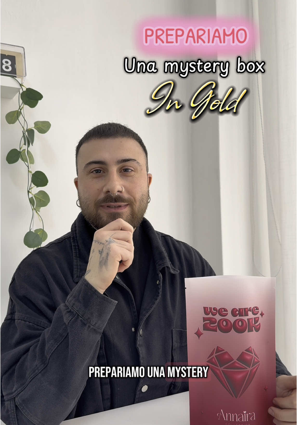 @Annaira Collection  ringraziamo Manuel che ovviamente non è stato obbligato a registrare questo video 🤥 #mysteryboxgioielli #mysterybox #misteryboxgioielli #gioielli 