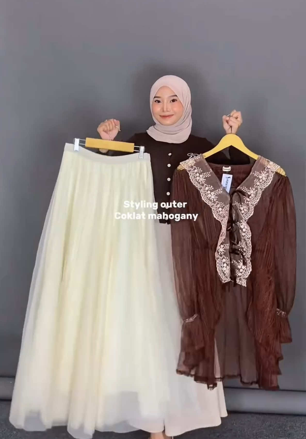 coklat mahagony emang secakep itu🫶🏻 #OOTD#outer#atasanwanita#ootdhijab#ootdinspiration#outfitkekinian#outfitkondangan#atasanbrukat#brukat#gamisbrukat#ramadhan#Ramadan 