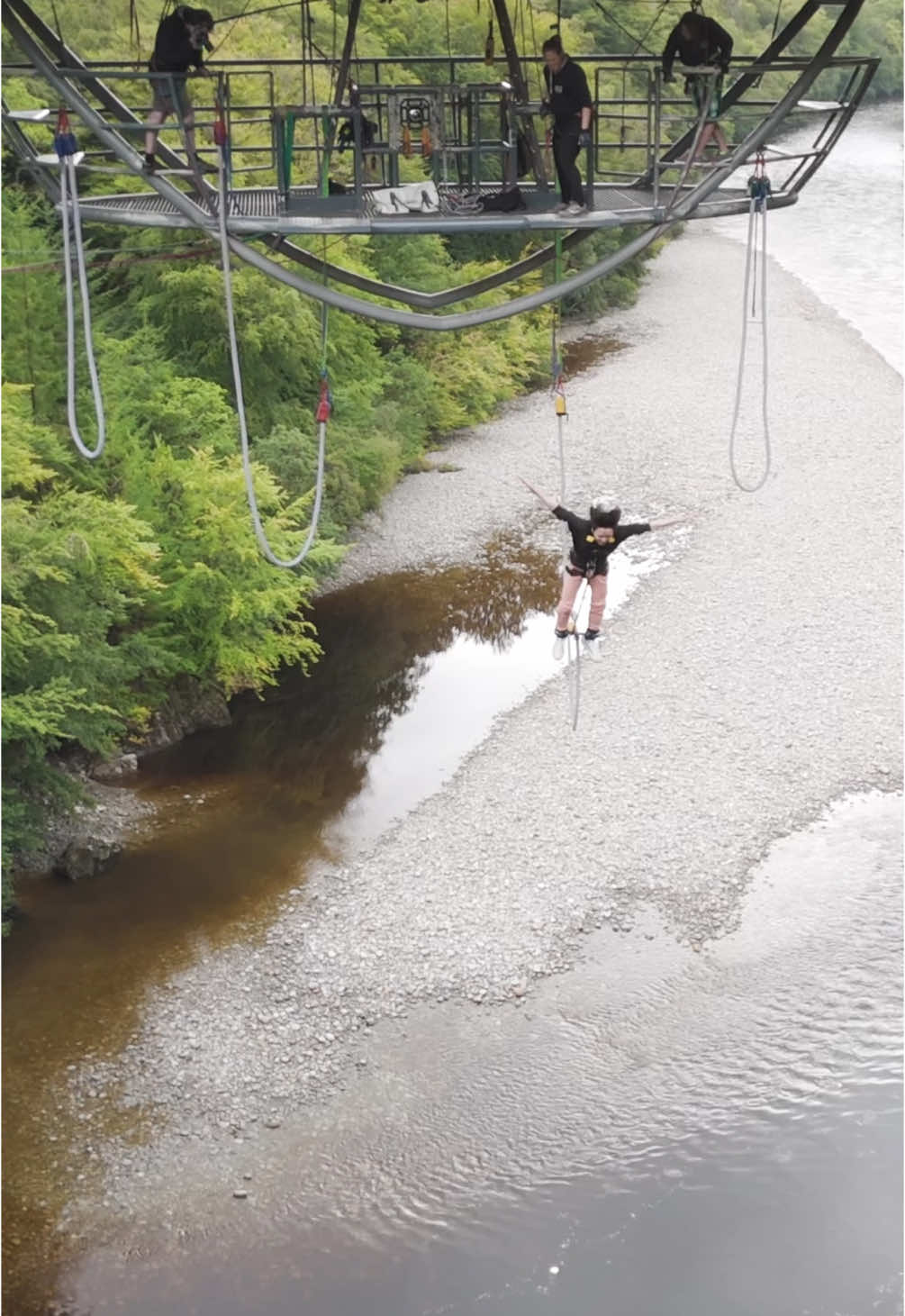 Would you jump off this bridge?? 40 M FREE-FALL!! #highlandfling #fyp #bungee #Scotland #thingstodoinscotland 