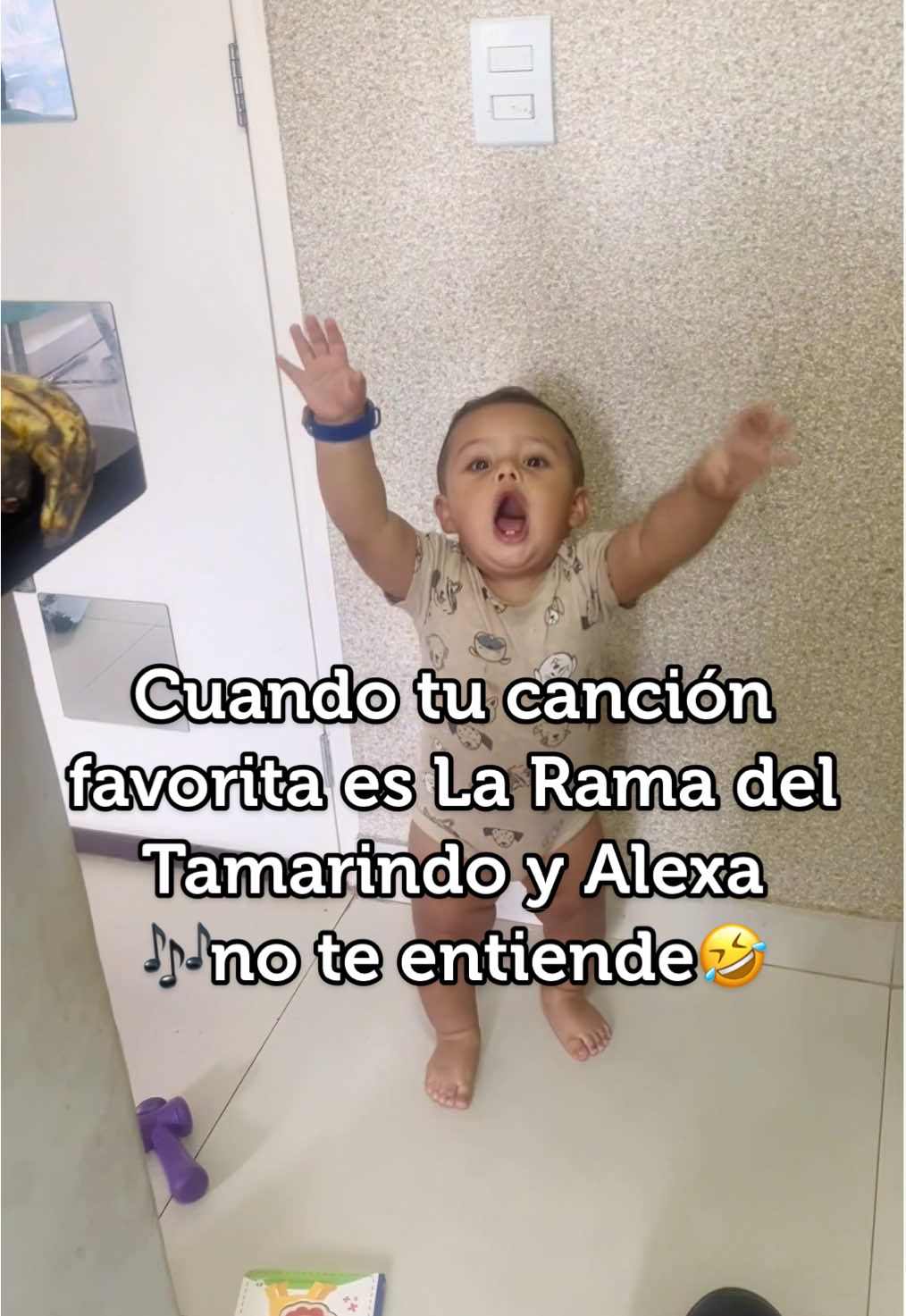 Cuando tu canción favorita es La Rama del Tamarindo y Alexa 🎶no te entiende🤣 ¿Cómo le explico a Alexa que quiero La Rama del Tamarindo? El dilema de Pablo: cuando Alexa no entiende su idioma. Entre Pablo y Alexa… 🎶la comunicación sigue en proceso Gracias @checoacosta por ponerle sabor y alegría a los días de Pablo con tus canciones. ¡Aquí tienes un pequeño fan que te baila desde el corazón!  Desde la distancia 🇧🇷Pablo se goza el carnaval #LaRamaDelTamarindo #ChecoAcosta #MúsicaParaNiños  #carnavaldeniños #carnavaldebarraquilla  #colombianoenbrasil🇨🇴🇧🇷 #carnaval #PabloEnCrecimiento #AprendiendoConMúsica #MúsicaYDesarrollo #Alimentandoelcuerpoconmusica 