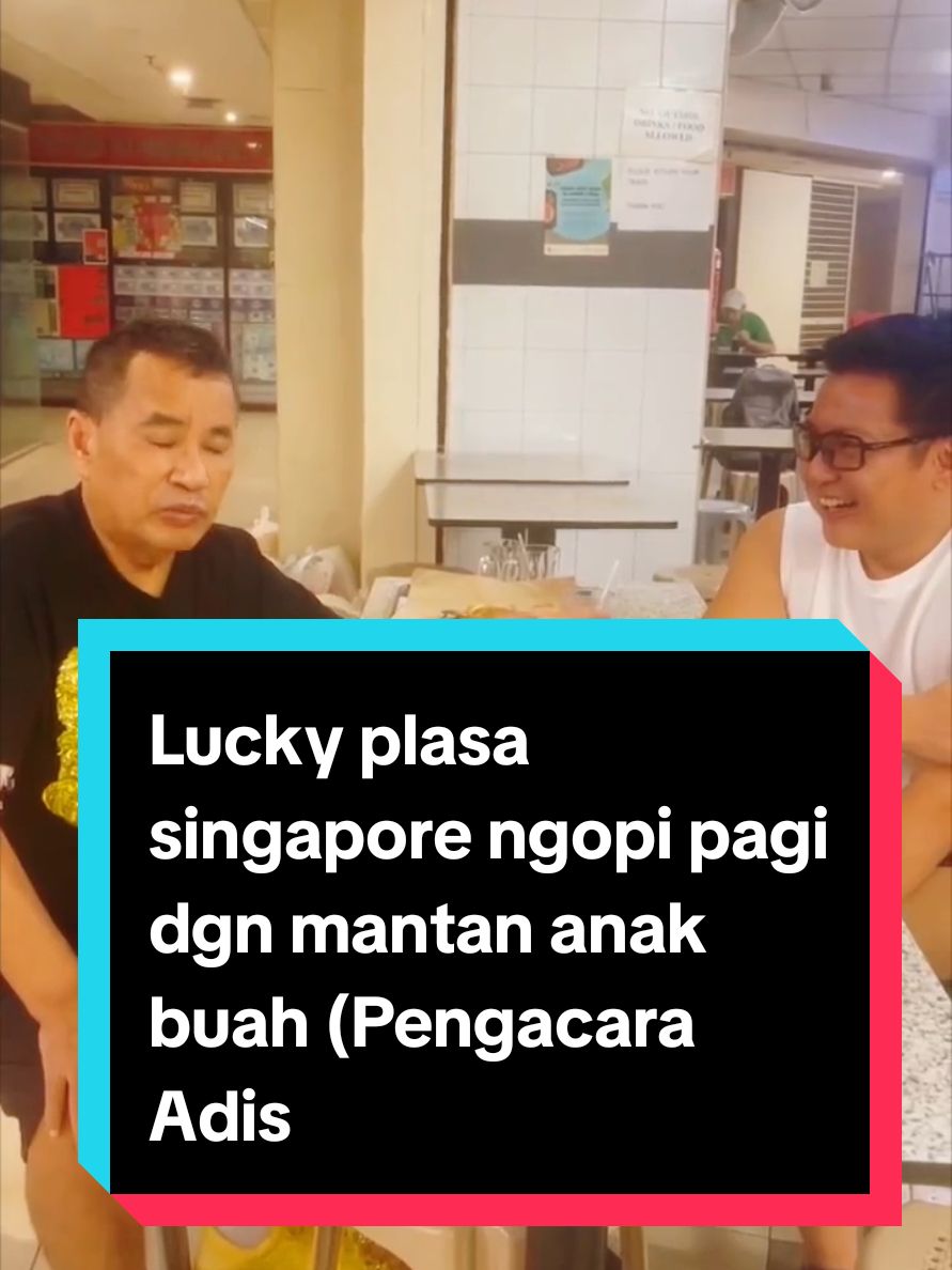 Lucky plasa singapore ngopi pagi dgn mantan anak buah (Pengacara Adis) sudah jadi pengacara Internasional dan sekarang lagi temanin klien di Singapore! Udah kaya ini bocah dulu @adhistya.christyanto (baru ingat thn 2011 Pak Prabowo datang ke acara sidang terbuka ujian Doktor Hukum Hotman di Unpad bandung) #HotmanParis #Hotman911 #hotmanparisofficial #PengaisKeadilan #adhistyachristyanto 