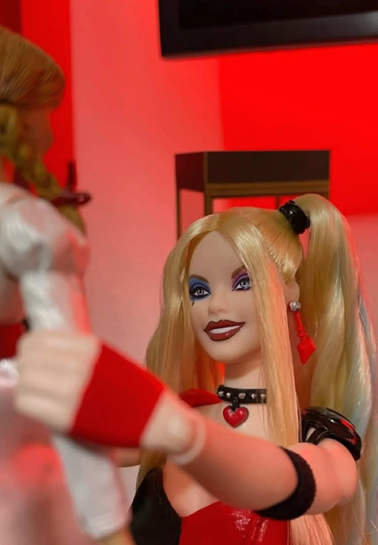 Cielos, Harley ¡No! #fyp #harleyquinn #annabelle #barbie #neca #mattel #coleccionista #coleccionistademuñecas 