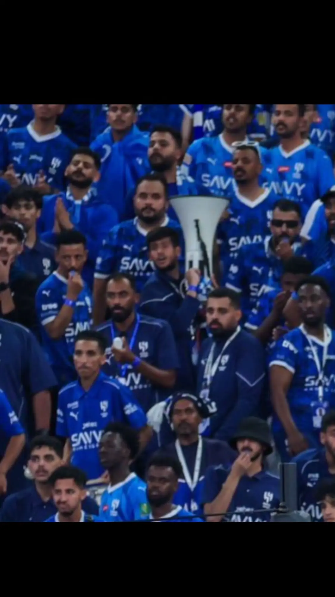 لو نشوفك منكسر نحمل اوجاعك معاك وايه فيك بنفتخر مالنا حب سواك 💙🤍 شوف جمهورك جريح رغم ذالك مايتوب #الهلال #اكسبلورexplore 