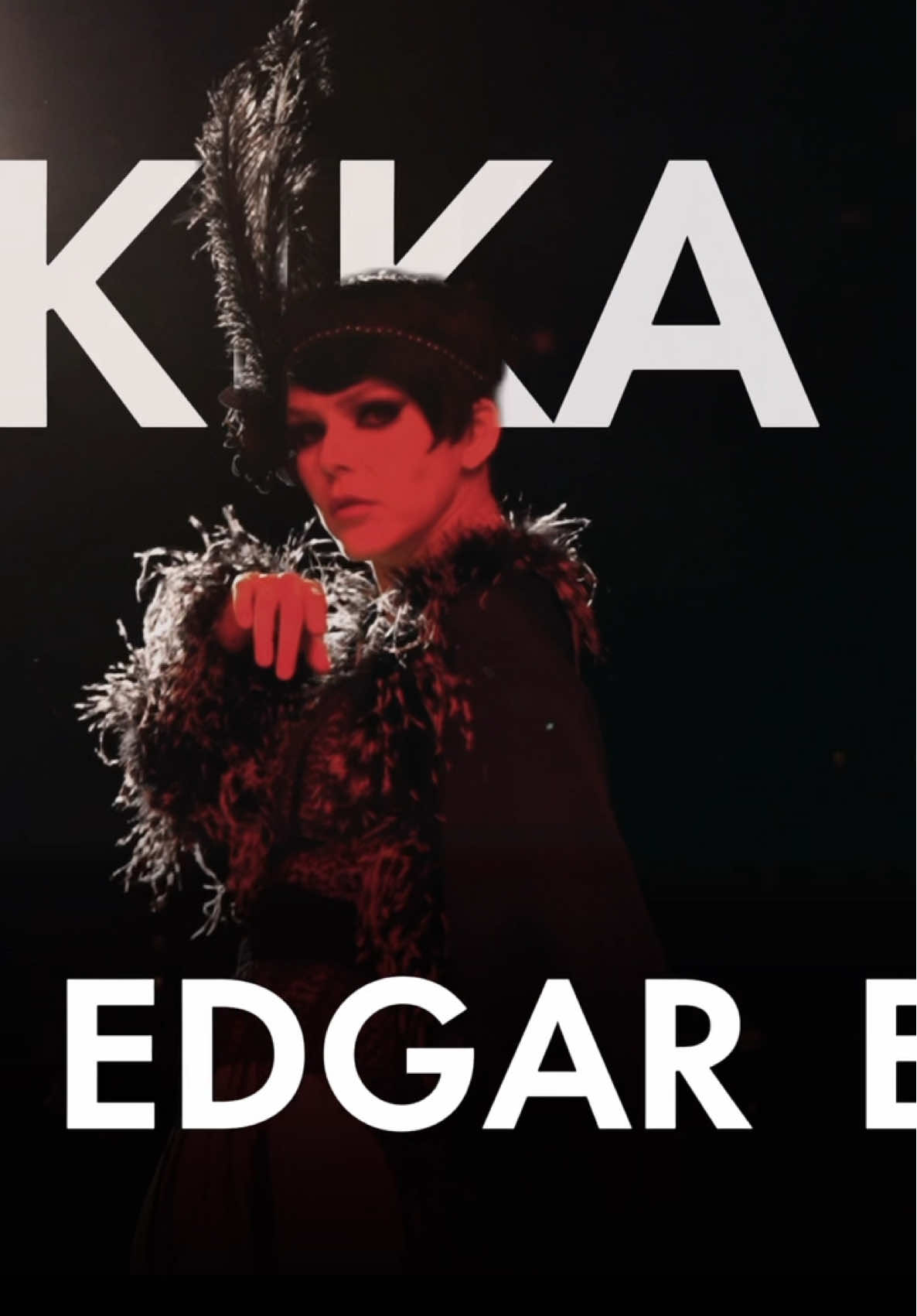 Kika Edgar es Sally Bowles en Cabaret. #teatro #cdmx #entretenimiento #cabaret