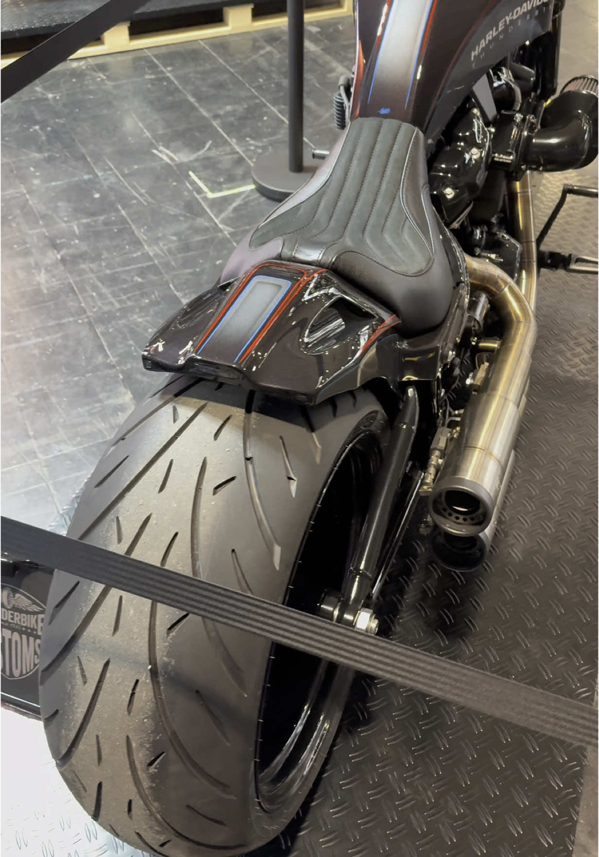 Thunderbike seine Razor 6.0 steht auf der Motorräder Dortmund Messe #harleydavidson #harleysite #harley #harleysiteontour #harleydavidsonlifestyle #ridemotorcycleshavefun #custombikes #custombike #razer60 #thunderbikecustoms #motorraederdortmund 
