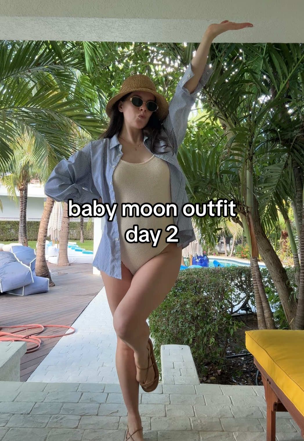 Absolutely obsessed with this one size fits all swimsuit I can wear during pregnancy and after! @Hunza G #hunzag #babymoon #maternityfashion #maternitystyle 
