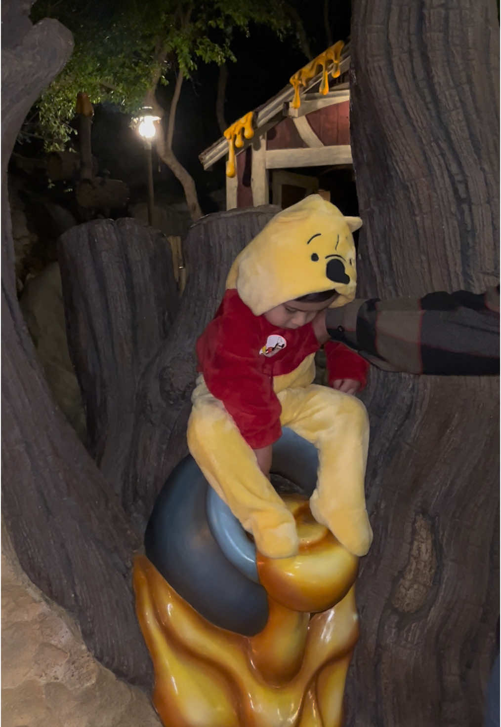 POOH RIDE💛🍯 #fyp #fypシ #momtok #disneyland #poohbear #disneymom 