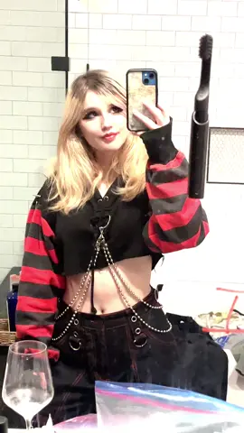 <3