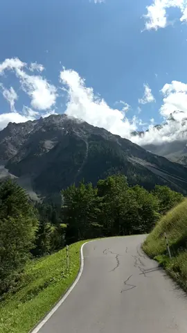 #mountain #mountains #trip #road #roadtrip #landscape #mountainlife #mountainview #natur #nature #naturevibes #ontheroad #amazing 