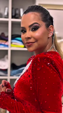 Carnaval é cultura, é liberdade, é expressão. E acima de tudo, diversão! 🎉💁🏼‍♀️ Todo ano é a mesma coisa: a mulher vira alvo de julgamento. Mas quer saber? Não existe manual de comportamento para ser respeitada. Respeito não é um prêmio, é um direito. E a gente não precisa pedir licença para existir! Mulheres, vamos juntas mudar essa realidade e curtir muito esse carnaval! E pros homens, lembrem-se: NÃO É NÃO! O primeiro dia foi incrível, e hoje seguimos com tudo! Vamos curtir os próximos dias de CarnaMarituba com alegria, amor e respeito! ♥️💙