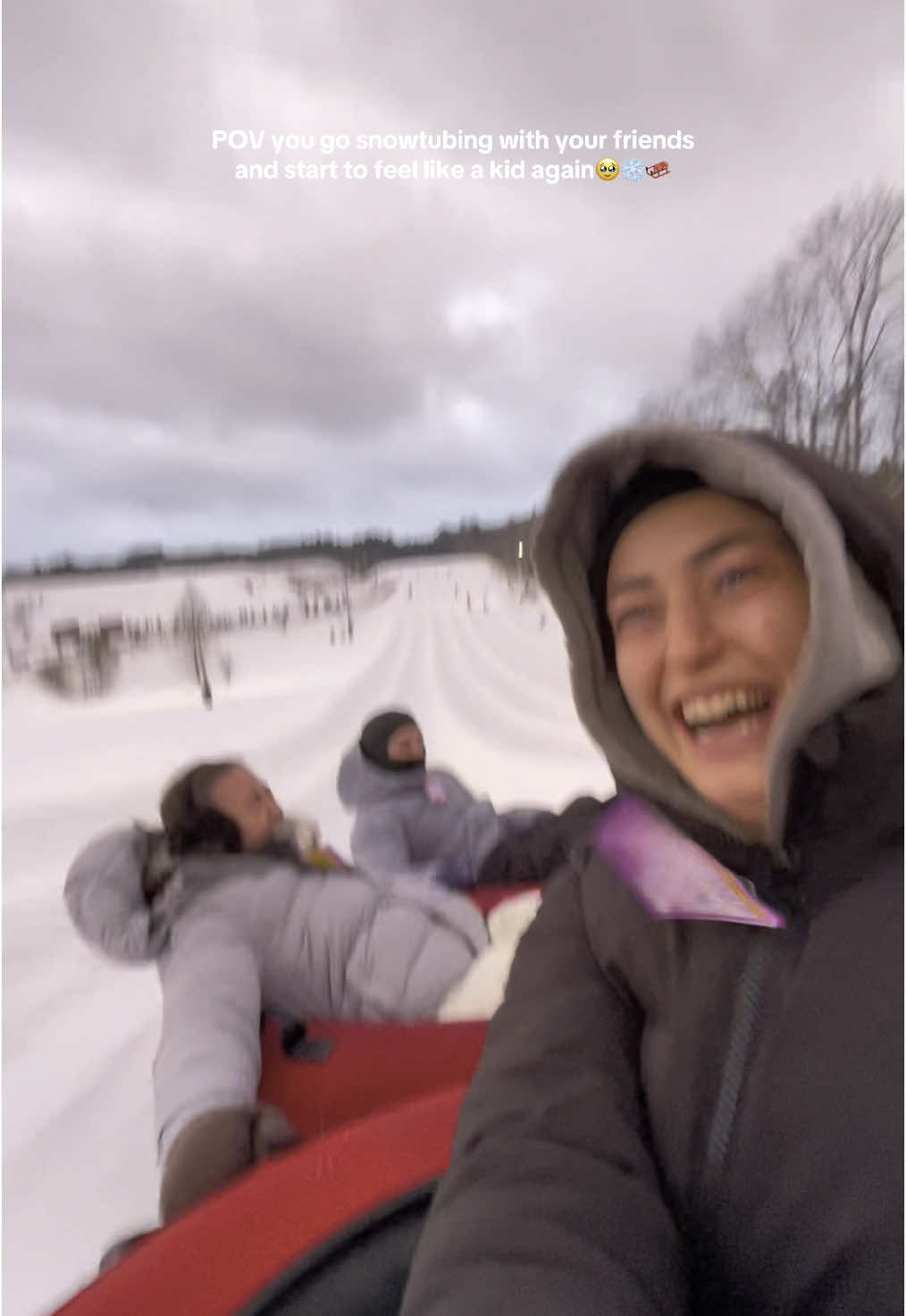 HIGHLY RECOMMEND 🤩🤩🤩 Soooo much fun we screamed like little kids fr 😂 #snowtubing #tubing #fyp #feelslikeakidagain #winteractivities #thingstodointhewinter #wintertubing #snowtubingtoronto 