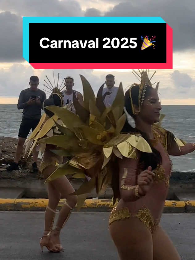 Carnaval ha comenzado! 🎉🏝️#Droneando_Crucita_ #crucita_manabi_ecuador #ecuador🇪🇨 #playa #carnaval 