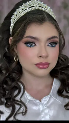 Maquillaje y peinado para una hermosa quinceñera 🩵👑                   Sígueme en mi IG: Karla Miramontes Makeup Artist #makeup #maquillaje #xvaños #beaty #maquillajedequinceañera #mexico #jalisco #melaque #autlan #lahuerta 