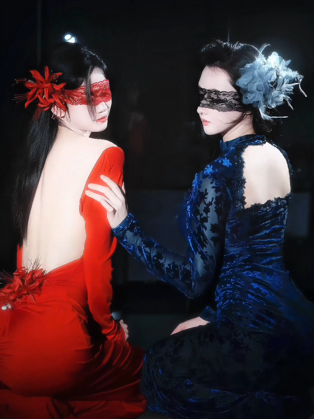 过来吧，姐姐会保护好你的。#人间惊鸿客 #蓝色战衣 #舞蹈 #姐妹
