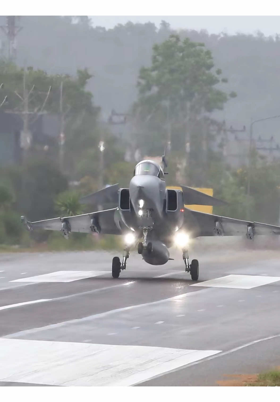 Jas-39 Gripen Royal Thai Air Force 🫡 #gripen #saab #thailand🇹🇭 #pilot #aviation #aviationlovers #fyp #fighterjet #militarylife #aviationdaily #aviationlife #aviationgeek #aviationtiktok 