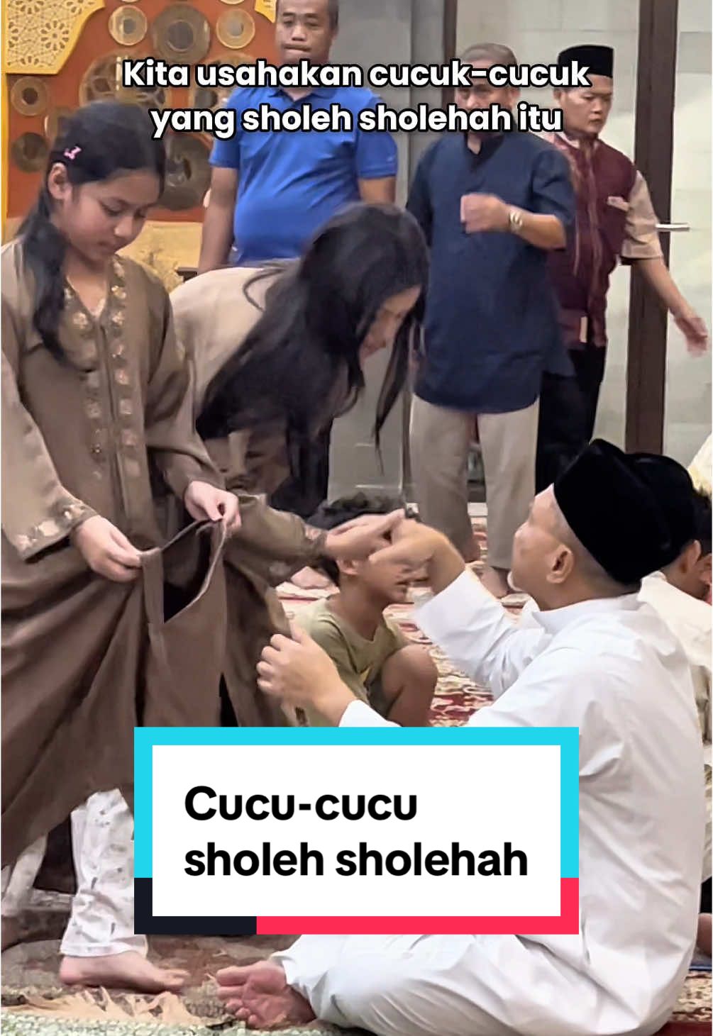 Semoga jadi anak yang sholeh-sholeha ya, nak💙  #zulkiflihasan #zulhas #family #menkopangan #Ramadan #tarawih #puasaramadhan #takjil #menkopangan #keluarga  