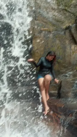 Waterfall & ME 🩵🌎🦋 #srilanka #naturalbeauty #nature #forest #waterfalls #kithalella #udadiyaluma #bambarakandafalls #berkersfall #ellaudaella #orudekeella  #fypppppppppppppppppppppppp #viralvideo #foryoupage #fyp #foryoupage❤️❤️ #ti̇ktok #trending 