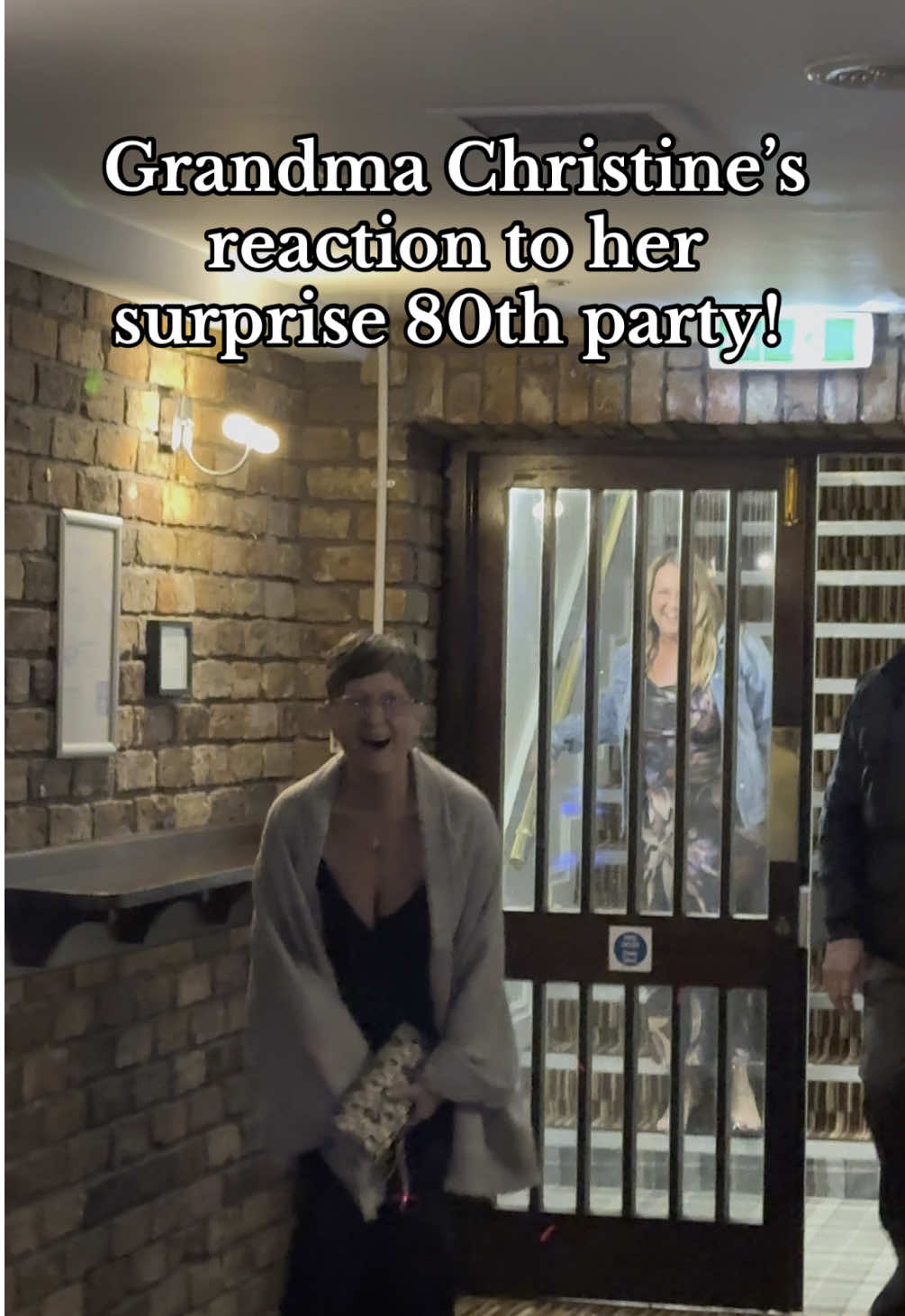 Oh my gosh her reaction was everything 😍😭 Idk how I pulled this off by myself but I did it and it’s fair to say we all had the most amazing night celebrating the most beautiful woman I know. My grandma🤍🤍