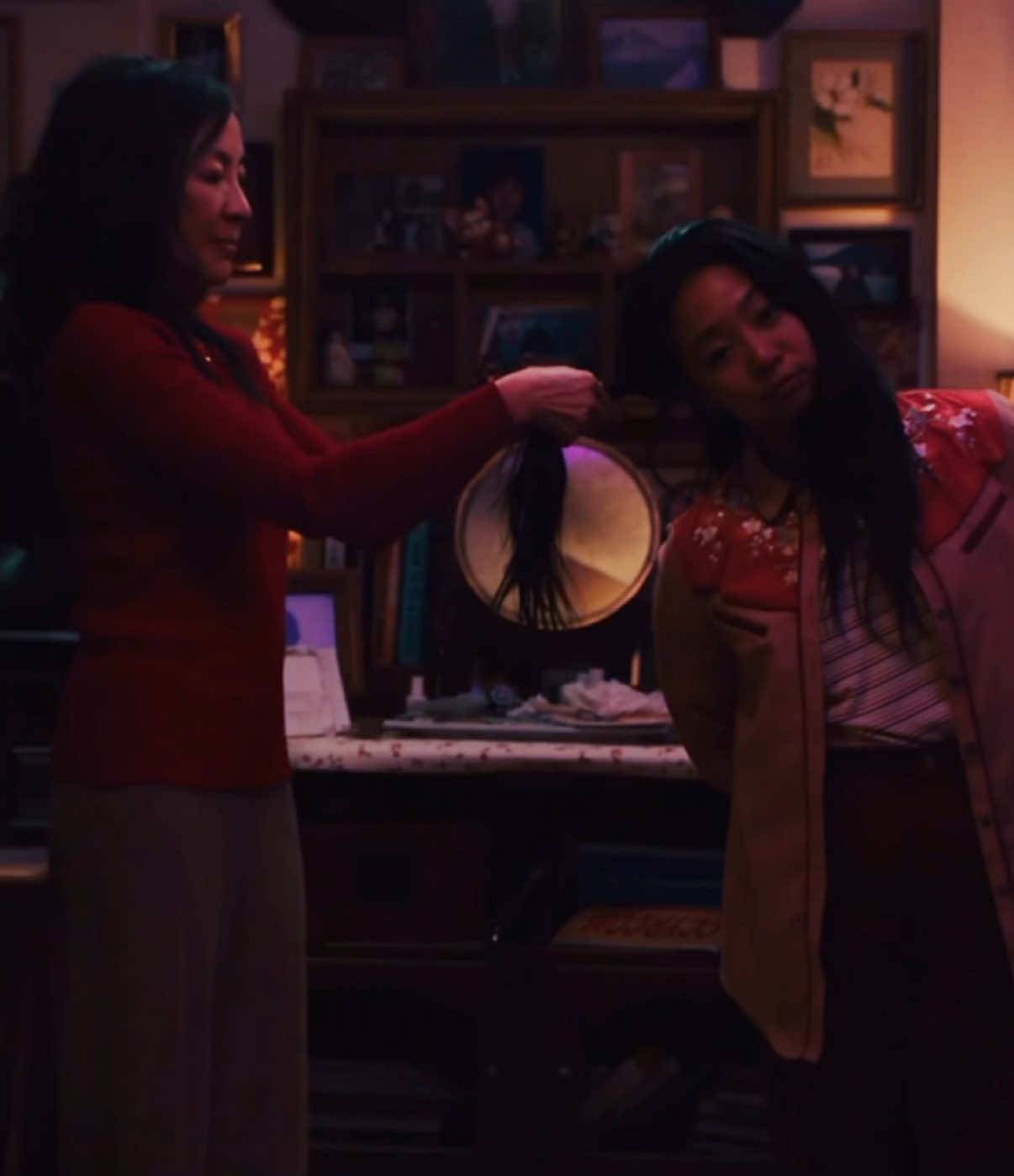 something that explains why you still went looking for me through all of this mess #eeaao #everythingeverywhereallatonce #film #movie #letterboxd #edit #michelleyeoh #kehuyquan #stephaniehsu #oscar #motherdaughter #mother #daughter 