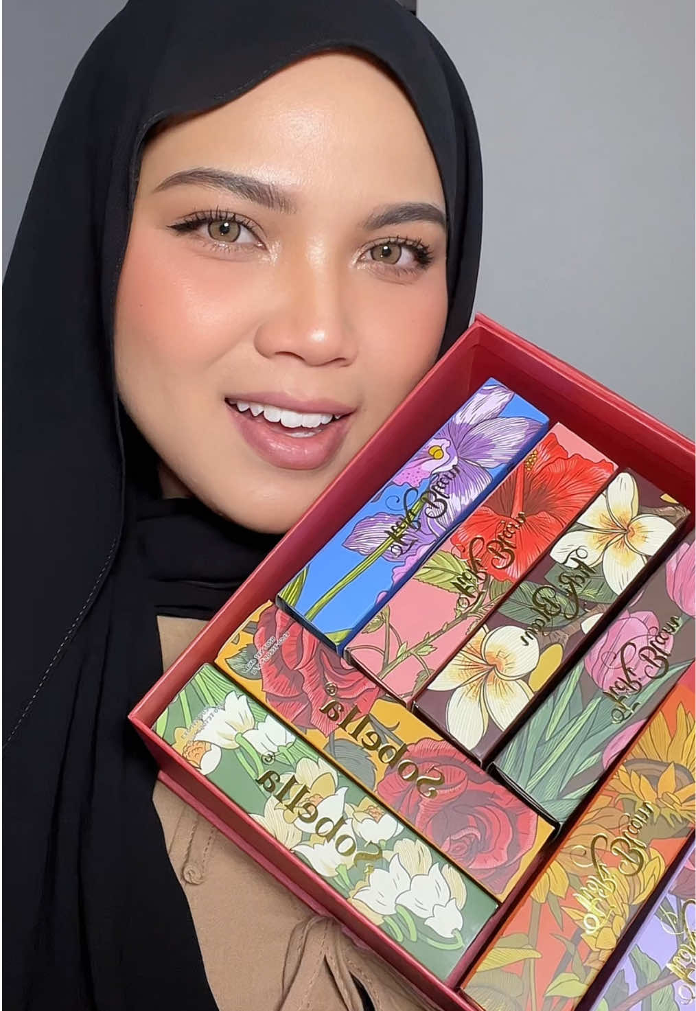 Replying to @كاشكا guyss cepat borong soft matte @sobellacosmeticshq_ untuk Rayaa sebelum sold out! letopanss semua warna 😍🔥 #lipmatteviral #lipmattesobella #sobellalipmatte #softmattelipstick 