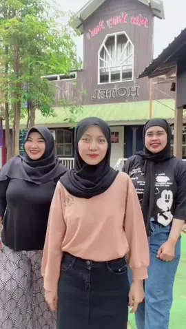 Main nya jauh an dikit.. 🤣🤣 @listyaa @Angry #CapCut #fypシ゚viral #friendsforever #timgegana #metimeefekpusingsamakerjaan #ekspresikandirimu 