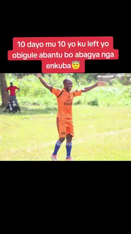 10 dayo mu 10 yo ku left yo Obigule abantu bo abagya nga enkuba 🤣