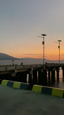 Senja Di Larantuka #senjasorehari #larantuka_florestimur #larantuka_story🌅 #larantuka📍💚pride #hitamputihfourtwnty #tenangkanhati 