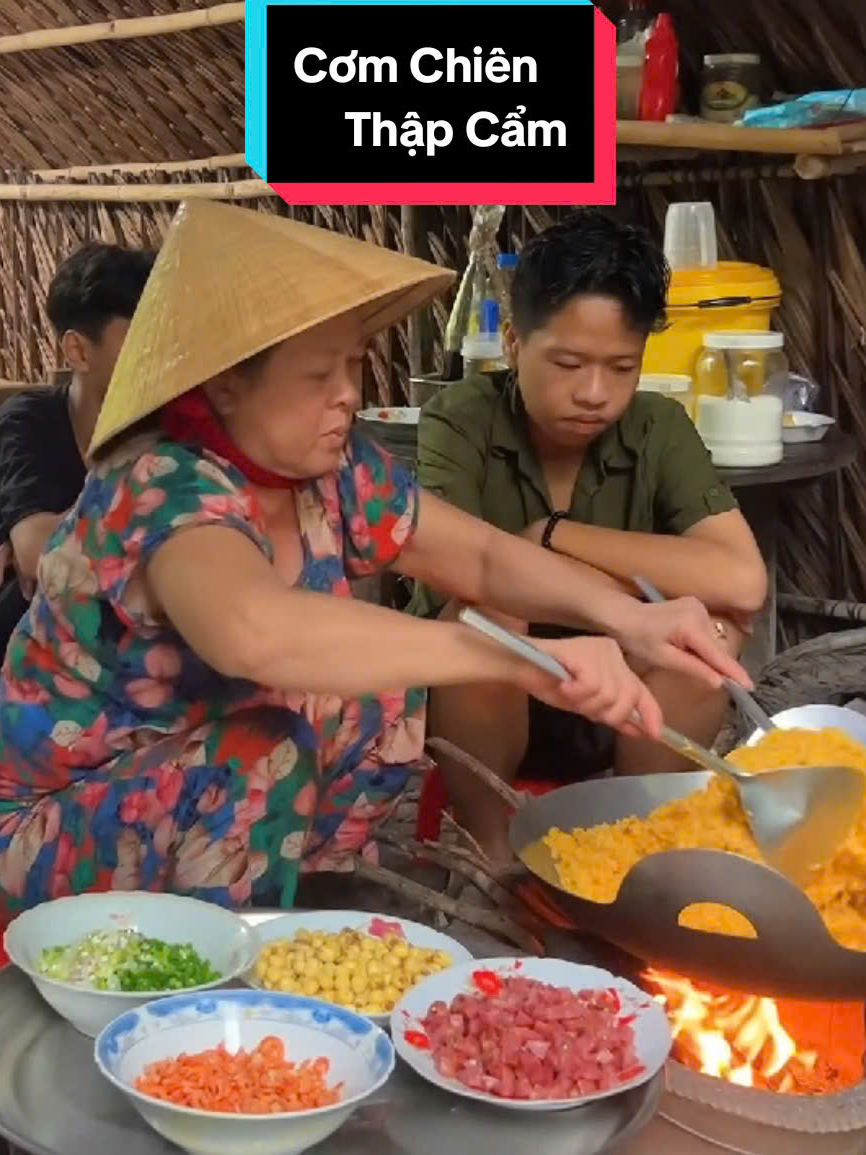 Cơm Chiên Thập Cẩm Hải Sản, Trứng Xúc - Bữa Ăn Sáng Của Mẹ Nơi Vùng Quê -- Seafood fried rice#quenhacome #monngonmientay #amthucmientay 