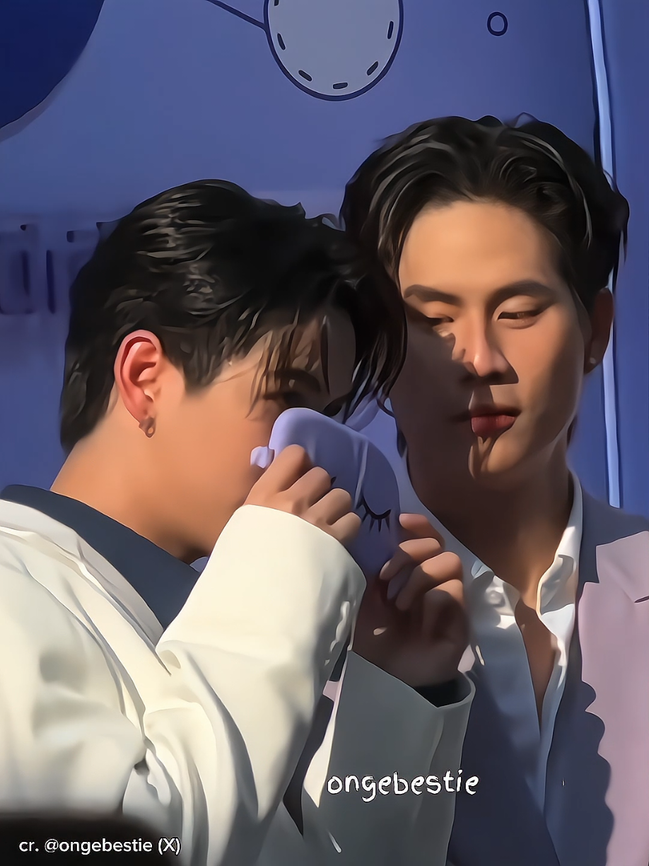 that look✋🏻🫠 [ctto] video not mine #winnythanawin #satangks #winnysatang #foryou #foryoupage #fyp 